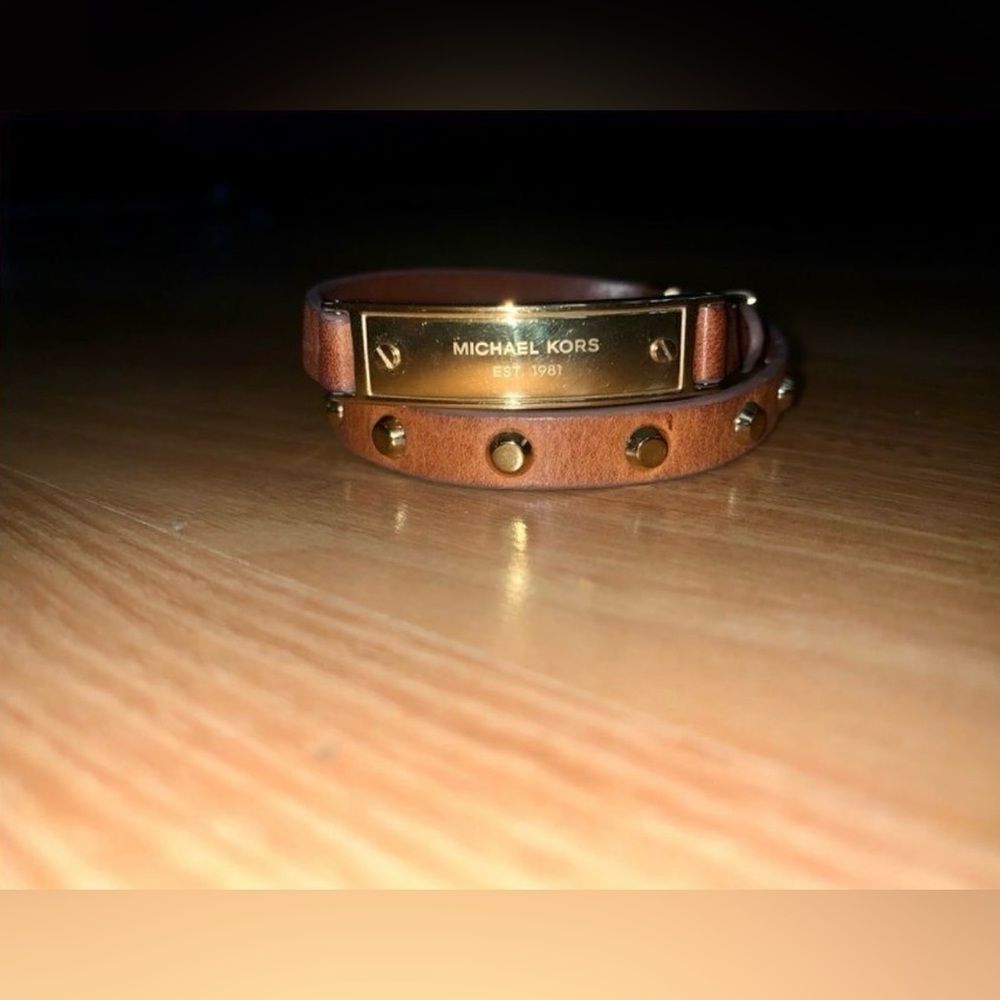 MICHAEL KORS Brown and Gold Wrap Bracelet MICHAEL KORS Brown and Gold Bracelet